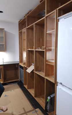 Hochschrankwand auf Baustelle