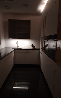 Einbauküche in Weiß