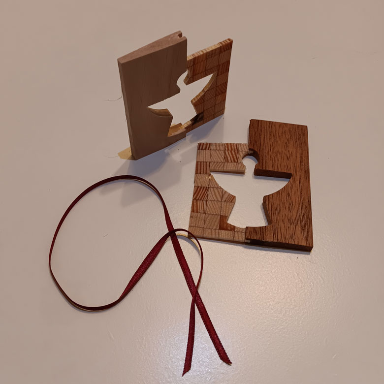 Weihnachtsengel aus Massivholz