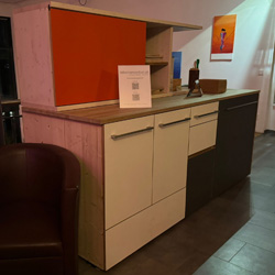 Kuechenblock mit Oberschrank bei Schwebach Tanzen